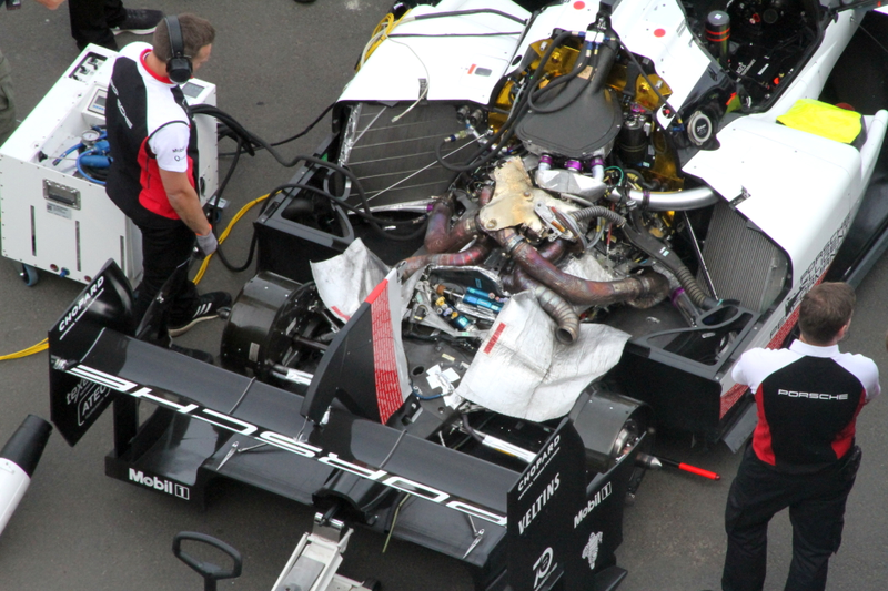 Preparing the car before the Nürburgring 24 Hours parade lap.